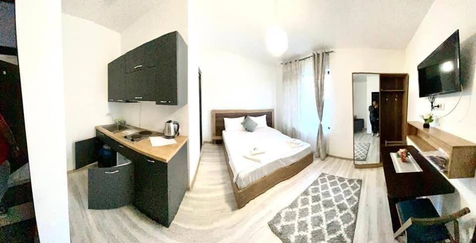 Ipsilanti House Aparthotel Яш Екстериор снимка